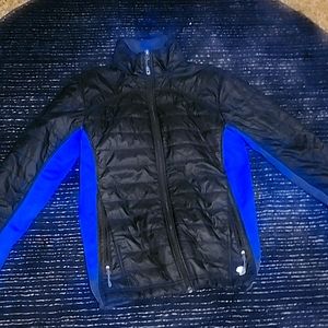 Mountain hard wear jacket in Mens medium and black, blue